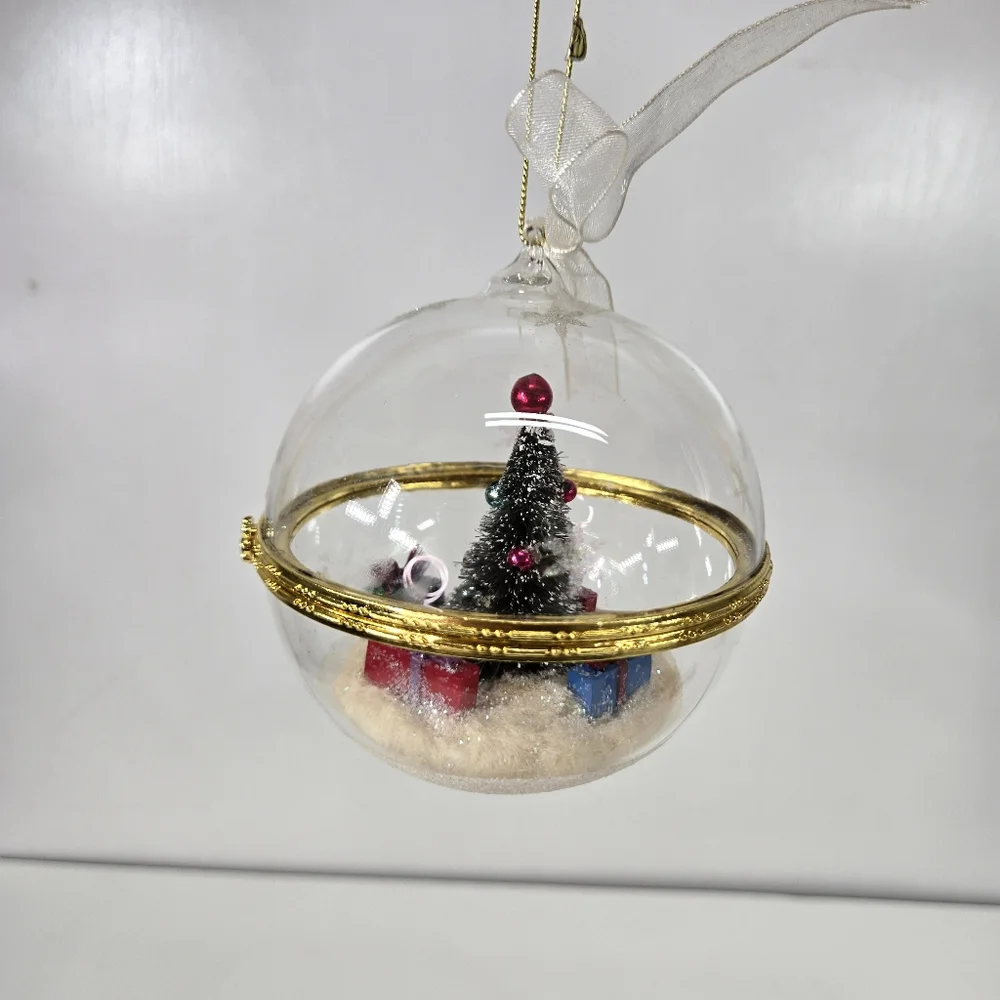 VTG Christmas Clear Glass‎ Round Trinket Box Ornament Mini Diorama Winter Wonder